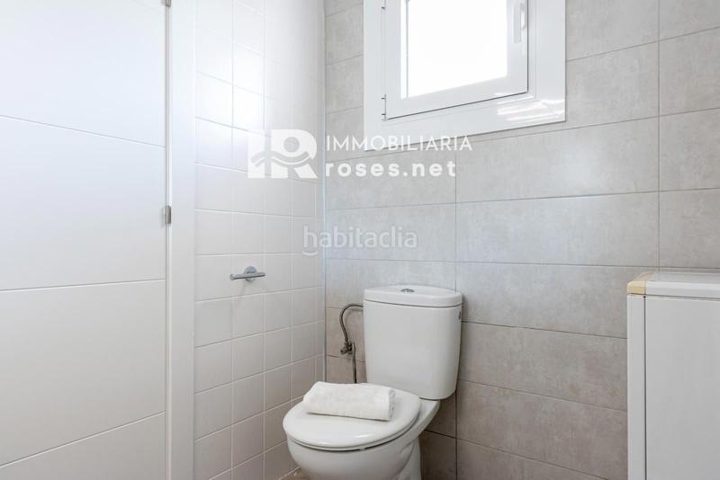 Foto 72fe11c8-a244-44ad-b2b1-bc6c6b0822a2. Piso bahia apartamento reformado con vistas al mar y con licencia turística en Empuriabrava