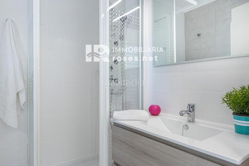 Foto 7f9756a8-5690-47e2-9b02-f8a006adb48a. Piso bahia apartamento reformado con vistas al mar y con licencia turística en Empuriabrava
