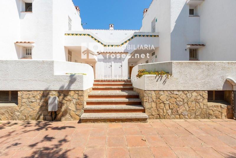 Foto b69b6d0d-1227-4cc3-a59e-ffee7edf8c72. Piso bahia apartamento reformado con vistas al mar y con licencia turística en Empuriabrava