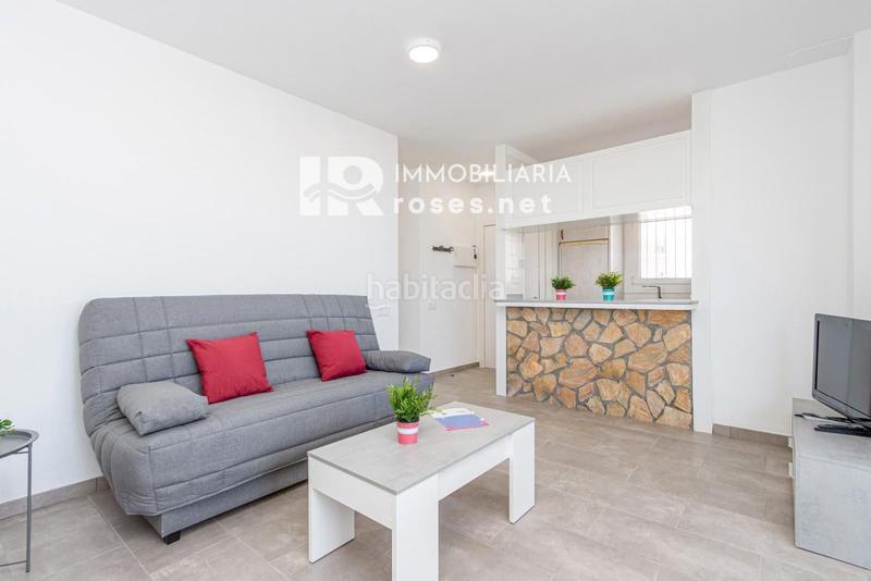 Foto d7aa49e7-132c-4094-bdfc-143302e06df4. Piso bahia apartamento reformado con vistas al mar y con licencia turística en Empuriabrava