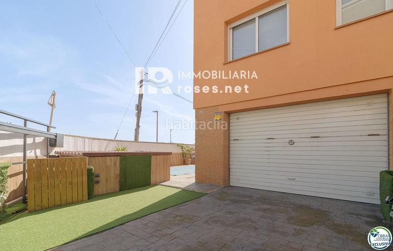 Foto 3e1b69e9-877f-4f08-afd1-02461d5638f7. Casa  con piscina en puigmal, 4 habitaciones, y ubicación ideal. en Empuriabrava