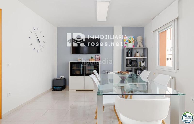Foto ce8a3c54-7d02-4043-a8f6-134f379f46a5. Casa  con piscina en puigmal, 4 habitaciones, y ubicación ideal. en Empuriabrava