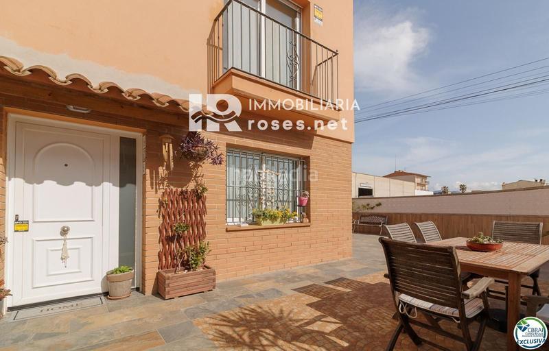 Foto e78a846d-b9dd-4ccb-a5dd-998aecae6327. Casa  con piscina en puigmal, 4 habitaciones, y ubicación ideal. en Empuriabrava