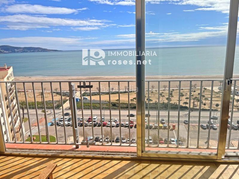 Foto 2fa362d6-d4df-4b41-a29f-18a6e94ea402. Piso sylvia apartamento de 2 dormitorios a reformar con impresionantes vistas al mar en Empuriabrava