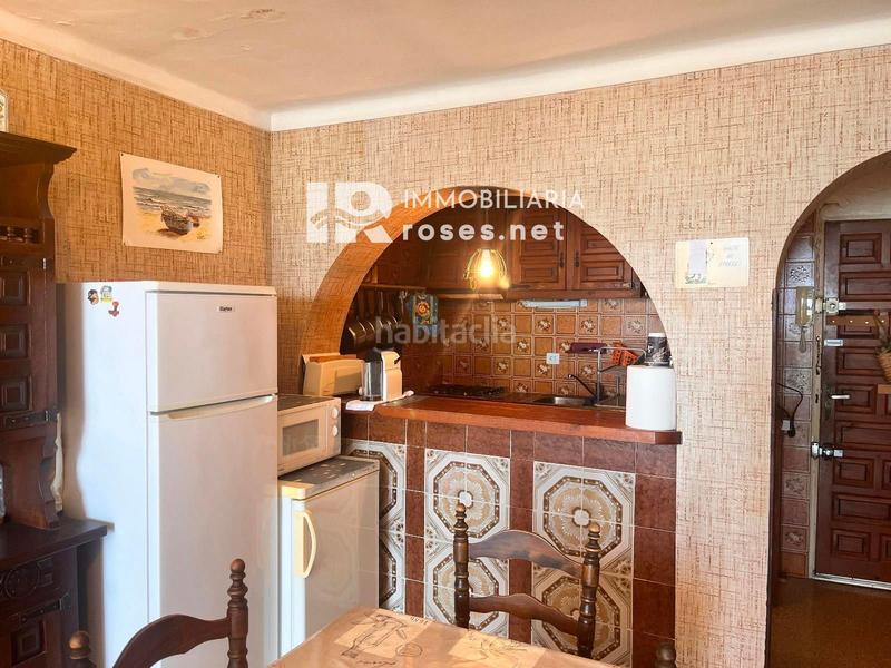 Foto cb8fefbc-c1a0-42cc-b373-c6429db6141f. Piso sylvia apartamento de 2 dormitorios a reformar con impresionantes vistas al mar en Empuriabrava