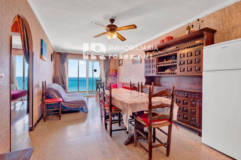 Foto e175a35c-ca15-44c2-a8c8-546e3785fbc7. Piso sylvia apartamento de 2 dormitorios a reformar con impresionantes vistas al mar en Empuriabrava