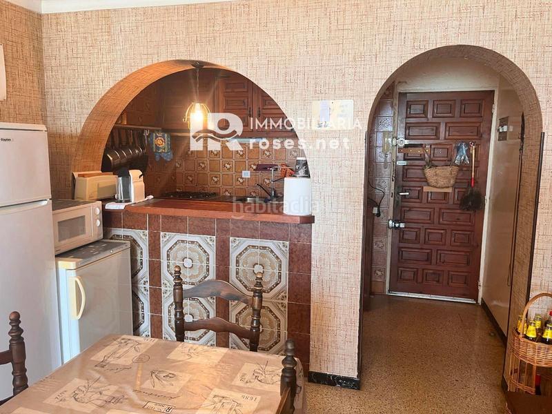 Foto ec69810e-87da-4e21-8d0f-b783e5689211. Piso sylvia apartamento de 2 dormitorios a reformar con impresionantes vistas al mar en Empuriabrava