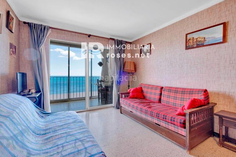 Foto f0418526-6acf-4d9f-93b6-4d2bdc80398a. Piso sylvia apartamento de 2 dormitorios a reformar con impresionantes vistas al mar en Empuriabrava