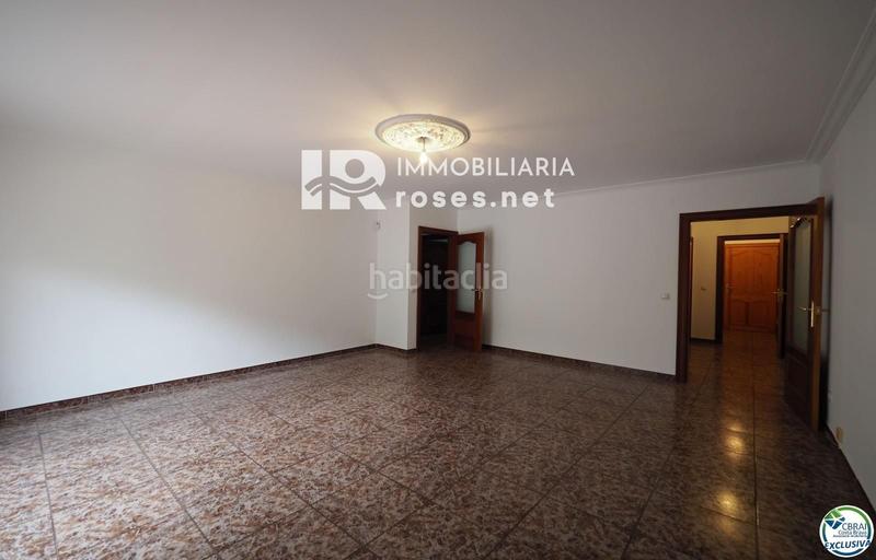 Foto 87efb8b1-a8fc-46ce-af90-e31a21ab5213. Piso apartamento amplio céntrico y a 250 m de la playa en Roses