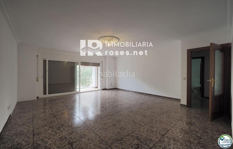Foto 89e15534-9d91-4f41-81e0-c296413e4981. Piso apartamento amplio céntrico y a 250 m de la playa en Roses