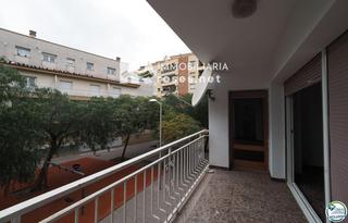 Piso  Puigrom. Roses  apartamento amplio céntrico y a 250 m de la playa