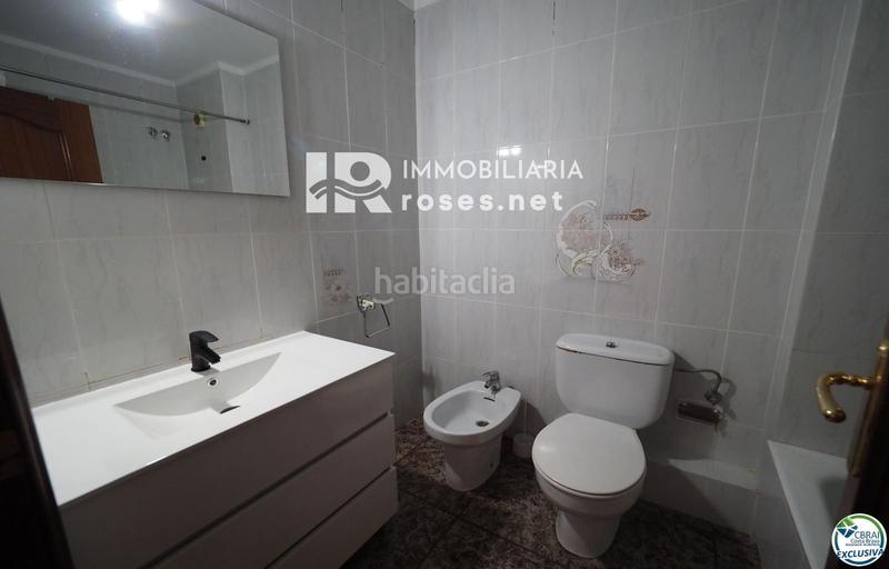 Foto 9a8aecf9-412a-45fe-a233-07cb3b4dbbb7. Piso apartamento amplio céntrico y a 250 m de la playa en Roses