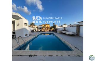 Casa  Falconera. Casa con piscina y amarre 12.25 x 3 cerca del mar en venta en em