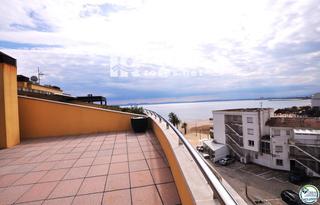 Pis  Maritimo. Ático en 1 línea con solárium, preciosas vistas y licencia turís