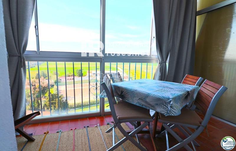 Foto a8cb4036-f6c2-4741-a62e-5040e1bd9369. Estudio  con vistas espectaculares a la montaña y con licencia turística en Roses