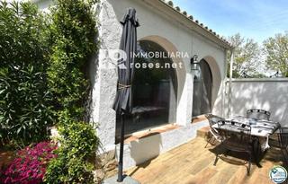 Casa  Llobregat. Empuriabrava  en venta magnífica casa de dos dormitorios llena d