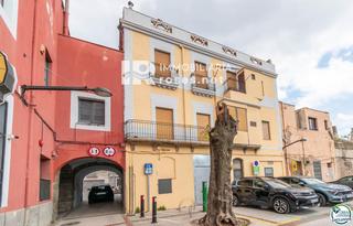 Casa  Ajuntament. En venta edificio completo en el centro de la jonquera.