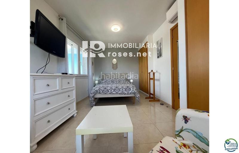 Foto 0367cc5e-2125-4f4a-bf2d-3d4ac2f726a1. Piso atico en venta 2 habitaciones gran terraza y parking subterraneo. en Empuriabrava