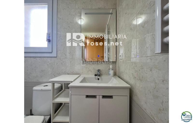 Foto 41a3413e-0f58-4bc7-a536-a64bd8d2bfc7. Piso atico en venta 2 habitaciones gran terraza y parking subterraneo. en Empuriabrava