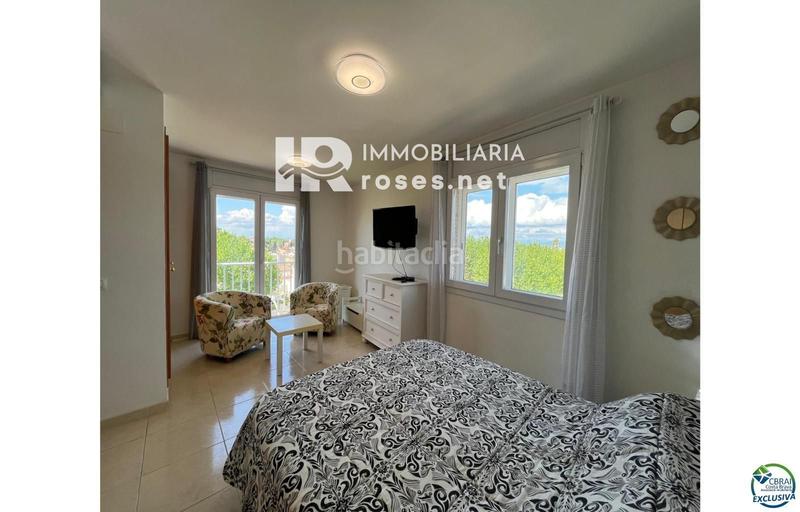Foto d821c27f-c81b-4001-aa82-702dc2ad55da. Piso atico en venta 2 habitaciones gran terraza y parking subterraneo. en Empuriabrava