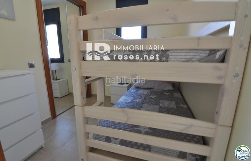 Foto 280d51e2-3912-4ef7-8b04-613e9528f01f. Piso encantador apartamento con licencia turística y vistas al canal en Roses