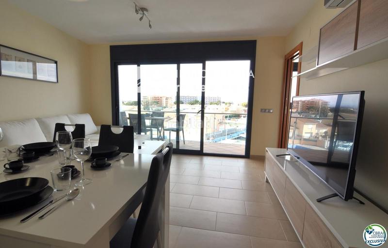 Foto 35353294-eab2-489c-aa92-8046c4d97fd5. Piso encantador apartamento con licencia turística y vistas al canal en Roses
