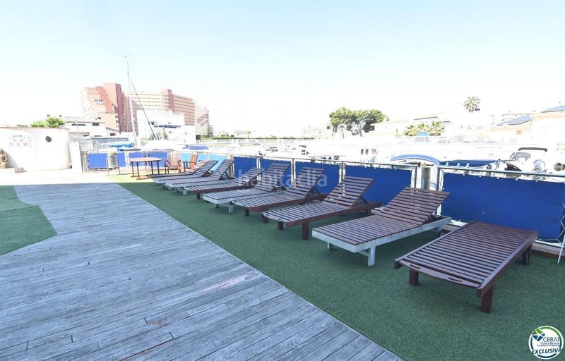 Foto 58c3a210-79a0-43eb-820b-3f3857bb8328. Piso encantador apartamento con licencia turística y vistas al canal en Roses
