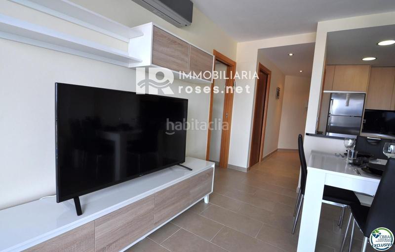 Foto 92ce1bb6-3a75-4446-a904-326a985b03f0. Piso encantador apartamento con licencia turística y vistas al canal en Roses