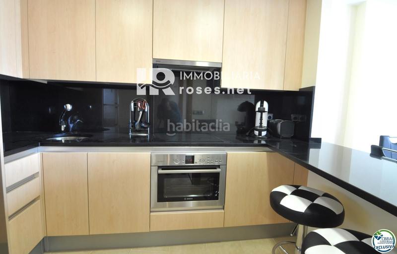 Foto e6f25f99-1662-43fc-a3d4-307d6a3358e0. Piso encantador apartamento con licencia turística y vistas al canal en Roses