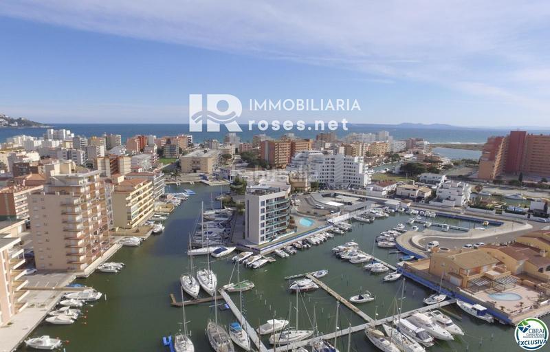Foto f1089cba-e7eb-4d18-a8a4-00510ba75f25. Piso encantador apartamento con licencia turística y vistas al canal en Roses