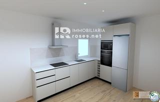 Pis  Bernat metge. Apartamento reformado en roses, a solo 30 metros de la playa