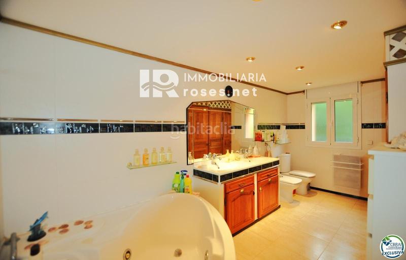 Foto 80c213d2-98a5-4d8a-9537-5877099c2d00. Haus mit parking in Nord Roses