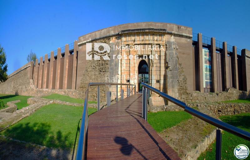 Foto bed245b0-d65f-4ef8-adf0-5c232a3e3dea. Haus mit parking in Nord Roses