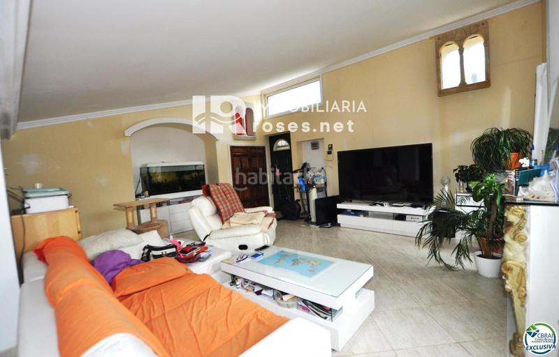 Foto f806b057-5576-4cae-bf23-f862986868c9. Haus mit parking in Nord Roses