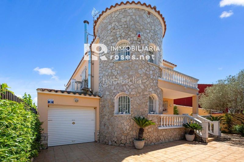 Foto ec8700c2-3b98-4134-80db-e79f396b08aa. Casa amb calefacció aparcament piscina a Puigmal - Mas Nou Empuriabrava
