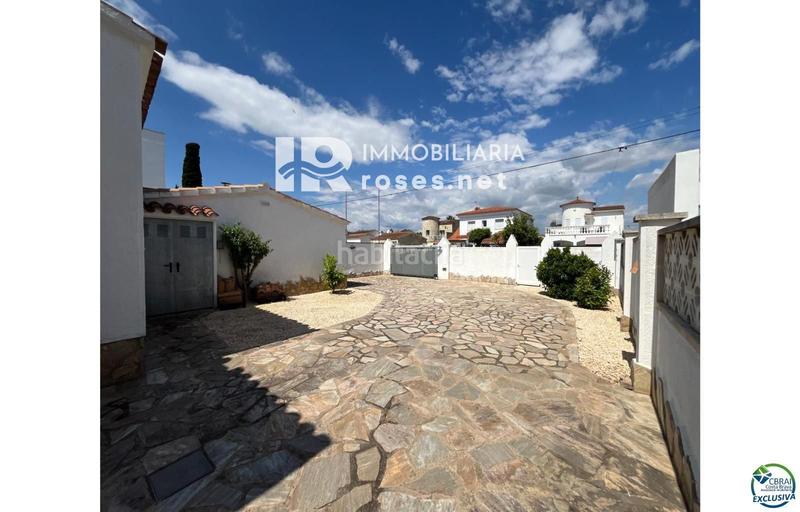 Foto 0ff71815-2af0-43c1-baec-4757d4995b3e. Casa en venta casa al canal orientación sudeste , terreno de 542m2 y amarre de 12m en Empuriabrava