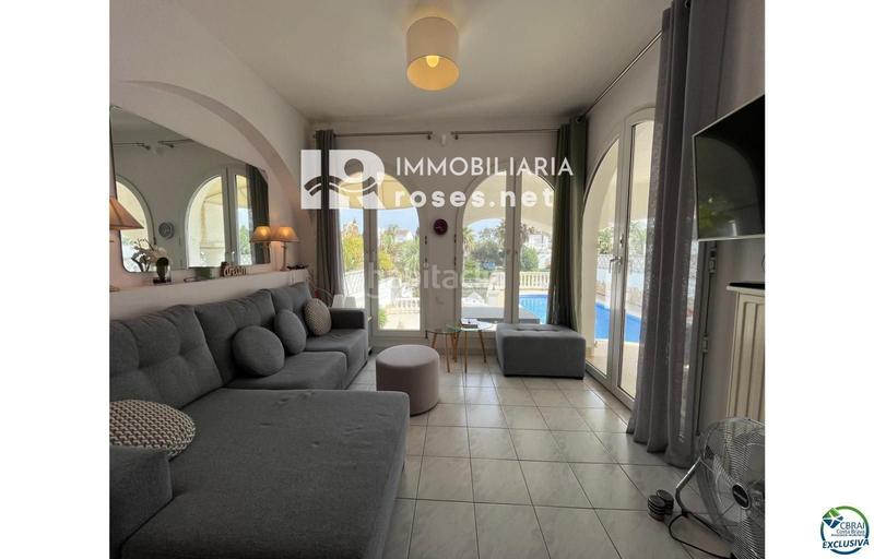 Foto 2fba1bf4-4313-4022-9045-4f6ffd525c69. Casa en venta casa al canal orientación sudeste , terreno de 542m2 y amarre de 12m en Empuriabrava