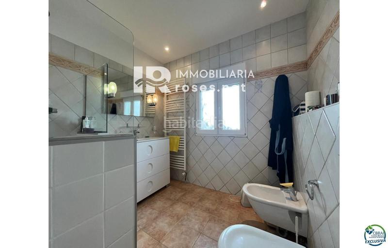 Foto 37374746-c6df-4a97-a1b9-ba200f833b59. Casa en venta casa al canal orientación sudeste , terreno de 542m2 y amarre de 12m en Empuriabrava