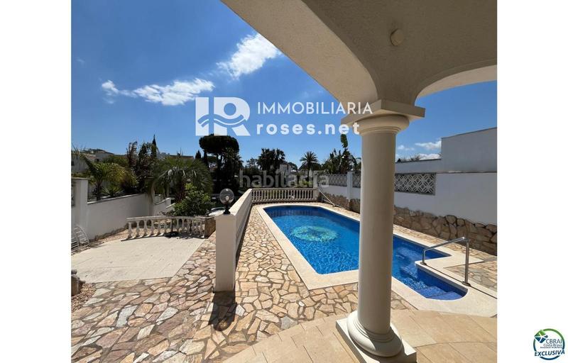 Foto 462c89ca-3707-42d0-a058-ff990189ba47. Casa en venta casa al canal orientación sudeste , terreno de 542m2 y amarre de 12m en Empuriabrava