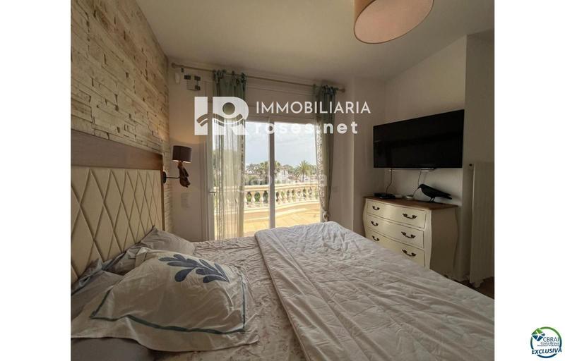 Foto 49db726a-6329-46db-a4d2-ce98fdd7a91a. Casa en venta casa al canal orientación sudeste , terreno de 542m2 y amarre de 12m en Empuriabrava