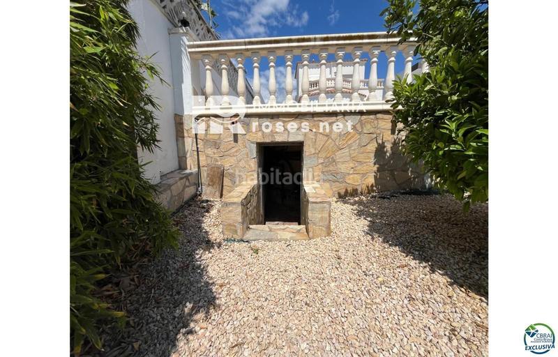 Foto a9679c28-ca98-4d04-b89b-d57862b65634. Casa en venta casa al canal orientación sudeste , terreno de 542m2 y amarre de 12m en Empuriabrava