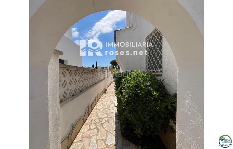 Foto ae3e55f9-67ab-499c-9ecf-c16d3f701cd3. Casa en venta casa al canal orientación sudeste , terreno de 542m2 y amarre de 12m en Empuriabrava