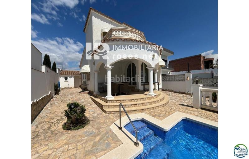 Foto b76b4897-3784-4a6a-8e3f-e9517052d59c. Casa en venta casa al canal orientación sudeste , terreno de 542m2 y amarre de 12m en Empuriabrava