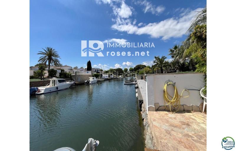 Foto bccf3f7e-e96f-46ae-9eda-94a9261138d1. Casa en venta casa al canal orientación sudeste , terreno de 542m2 y amarre de 12m en Empuriabrava