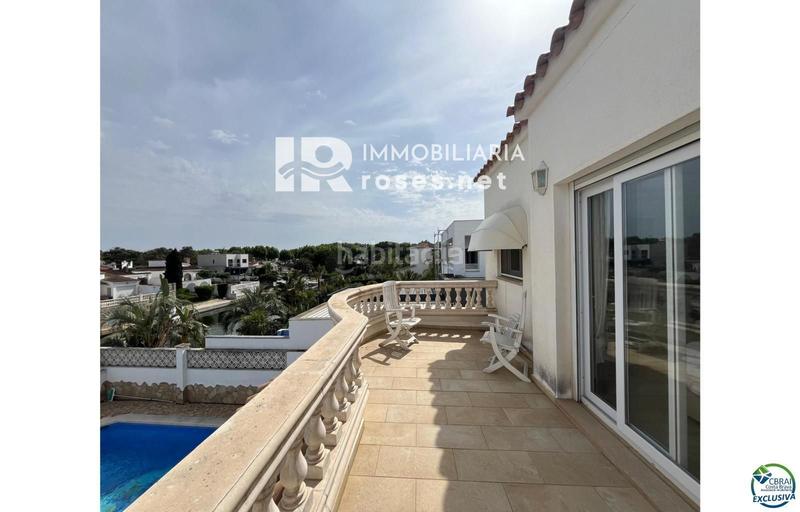 Foto cc87df11-77d1-47c1-9acd-df5888e1ab08. Casa en venta casa al canal orientación sudeste , terreno de 542m2 y amarre de 12m en Empuriabrava