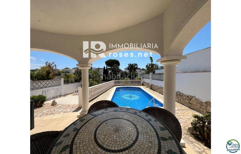 Foto d8937915-923b-4d04-a3bf-67e4fea93520. Casa en venta casa al canal orientación sudeste , terreno de 542m2 y amarre de 12m en Empuriabrava