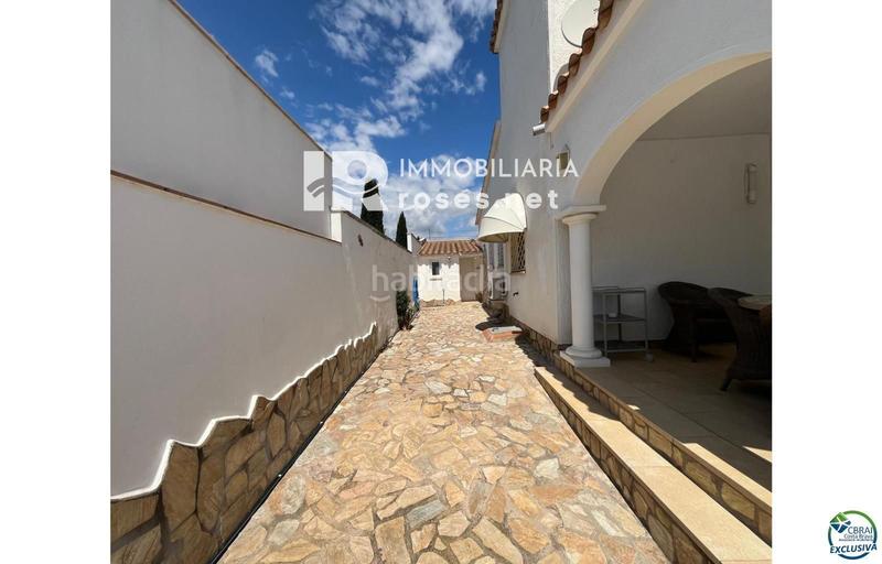 Foto f02cb6b0-f995-4749-82ed-ad91b96bc3aa. Casa en venta casa al canal orientación sudeste , terreno de 542m2 y amarre de 12m en Empuriabrava