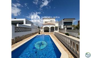 Casa  Noguera. En venta casa al canal orientación sudeste , terreno de 542m2 y