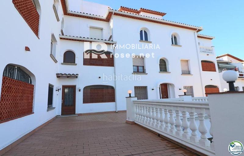 Foto 4c4726b7-cd7a-44fd-805e-82e2f133825b. Piso acogedor apartamento con vistas despejadas en una zona tranquila en Empuriabrava