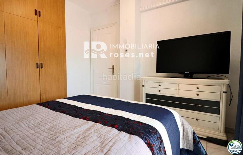 Foto 5400376e-580e-454d-8dcb-8976d350e343. Piso acogedor apartamento con vistas despejadas en una zona tranquila en Empuriabrava